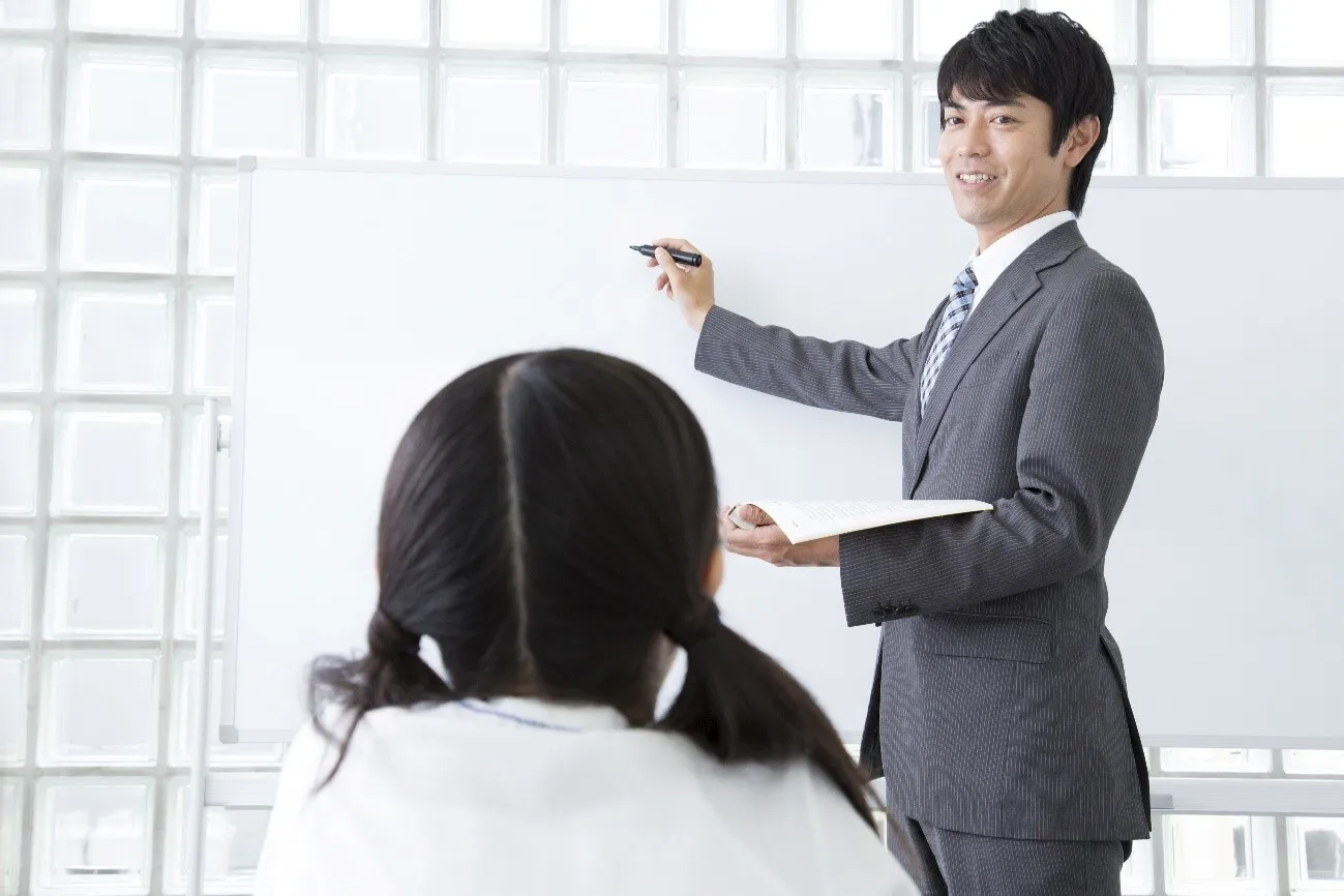 塾講師バイトの仕事内容を解説！平均時給・身に付くスキルも紹介